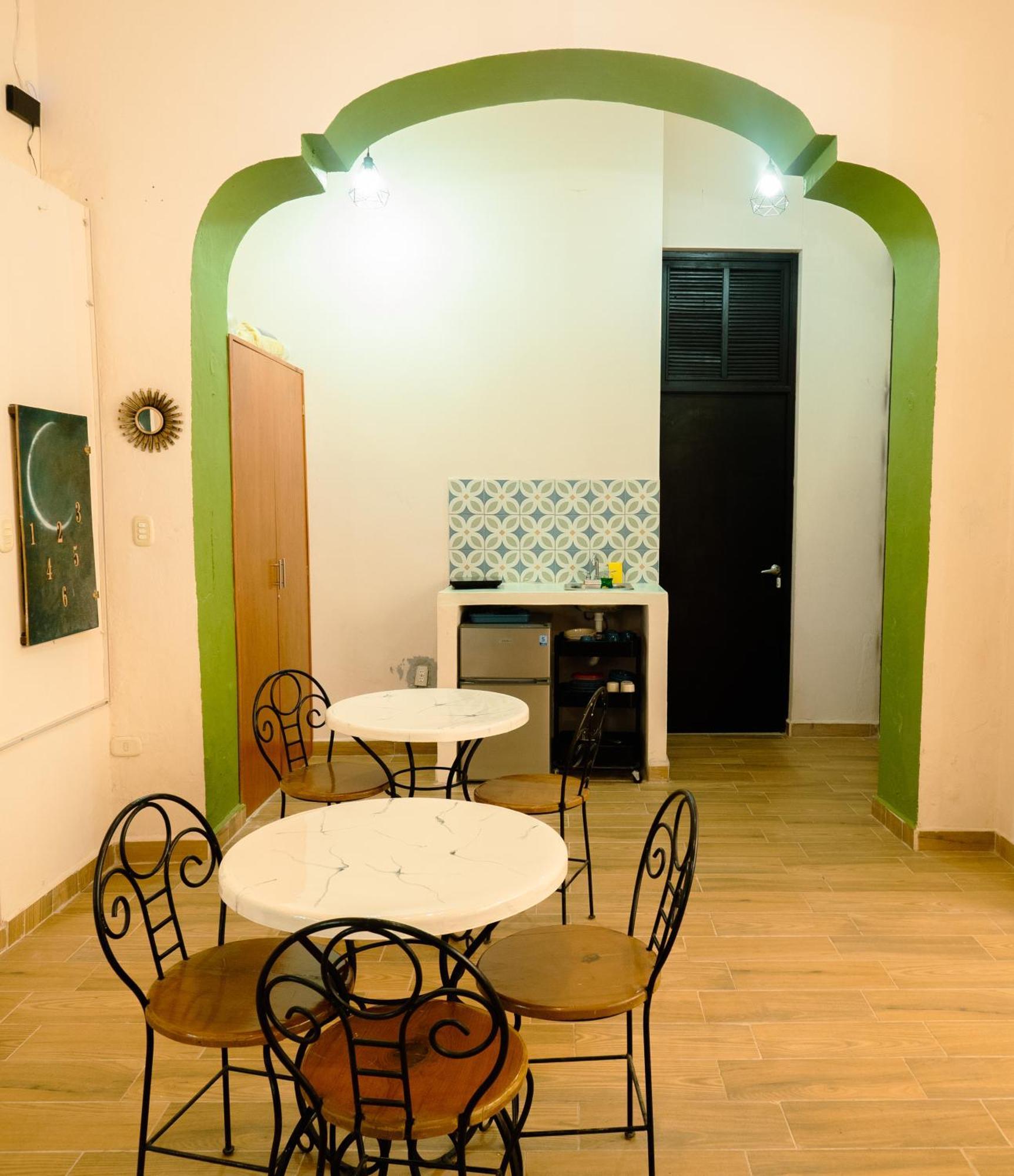 Nido Colibri - Private Rooms And Hostel Dorms In Remate De Paseo Montejo Mérida Exterior photo